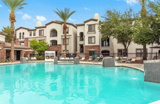 CozySuites Glendale by the stadium with pool! 28