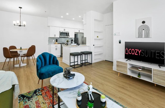CozySuites Glendale by the stadium with pool 05