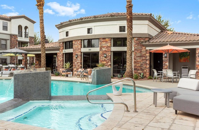 CozySuites Glendale by the stadium w/pool! 06