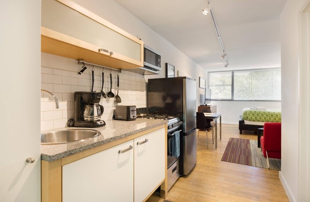 CPC Rare Find - Secluded Studio w Free Parking