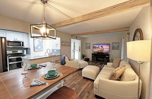 CQS 13 Andalusia - Renovated Condo