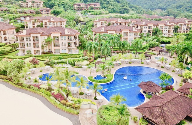 CR Luxury Los Sueños Condos