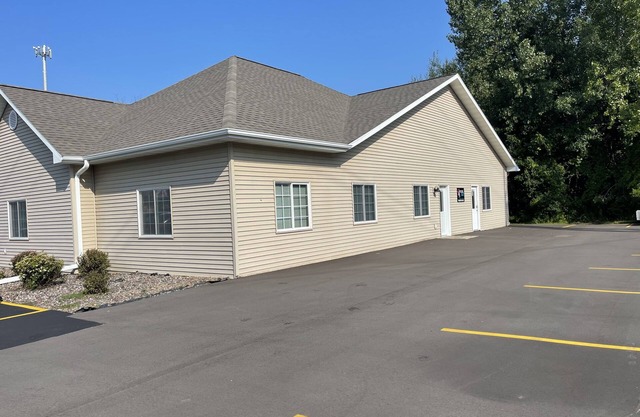 Crafters Retreat, ‘Posie, Too!’ Sleeps 12, 9 Miles North of Lambeau Field