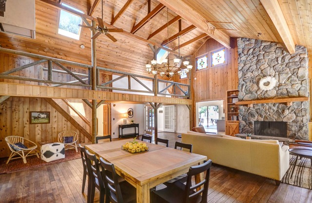 Craftsman Style Cabin in the Heart of Sonoma- Includes Wine Tasting Passport
