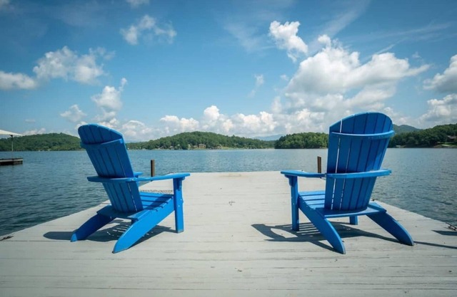 Crane Lakehouse by Chatuge Home Concierge Fire pit, hot tub, private dock, boat slip