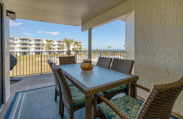 CRC 1206 - Newly Updated Condo with Ocean and Pool View