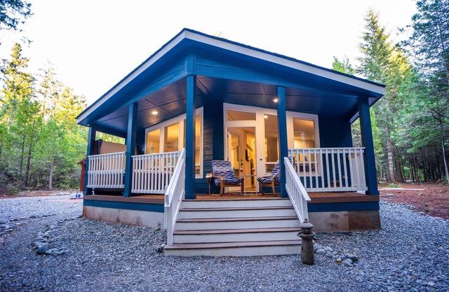 Creek is running, hot tub ready on private porch, prices down!