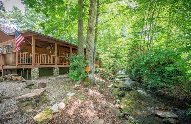 Creekfront Cabin w/Hot Tub! Motorcycle Friendly!