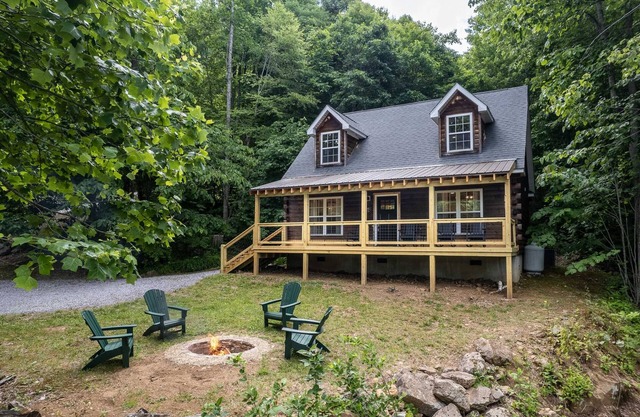 Creekside Bliss - Stunning Custom Mountain Home with a Hot Tub I Convenient to WCU!