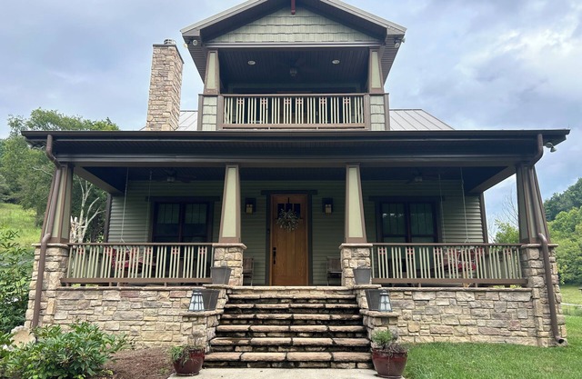 Creekside Bungalow : peaceful, countrynAlso Checkout Papaw's Place