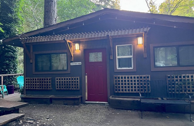 Creekside Cabin is great for families & couples-Come enjoy Santa Cruz Mountains!