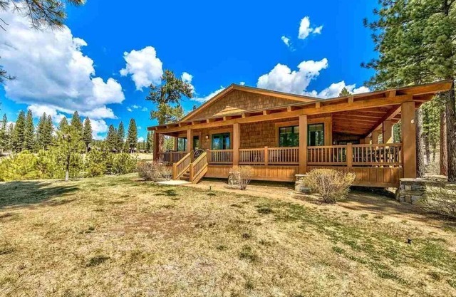 Creekside Cabin on 9th hole of Grizzly Ranch Golf Club