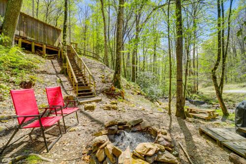 Creekside Cabin with Deck and Grill in Whittier!