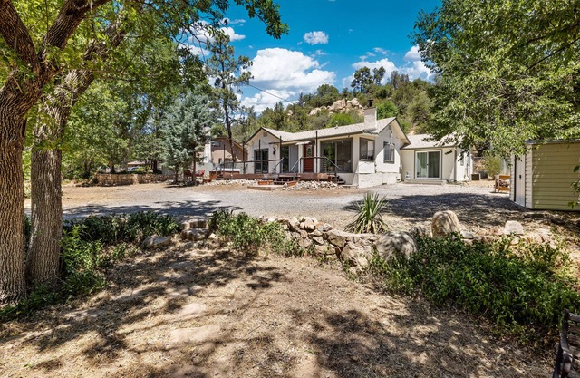 Creekside Getaway by Downtown