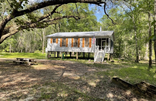 Creekside Hunting and Fishing Cabin overlooking Lotts Creek on 190 acres