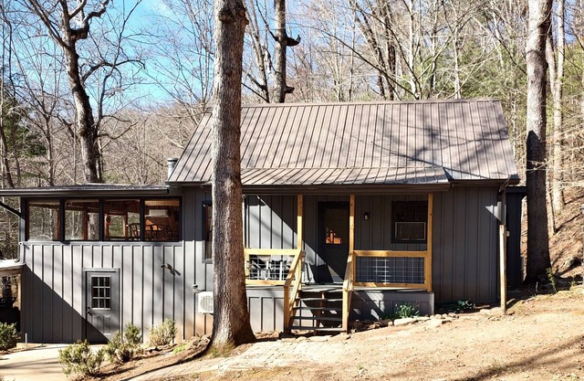 Creekside Peaceful Cabin - Dog Friendly!