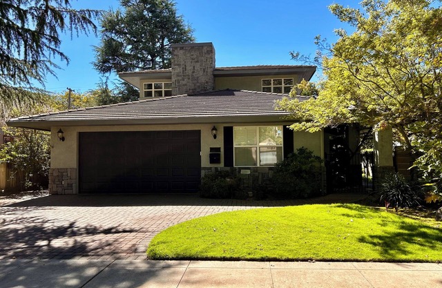 Crescent House - Tranquil Downtown Home