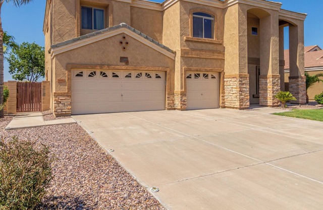 Crestfield Manor Country Oasis