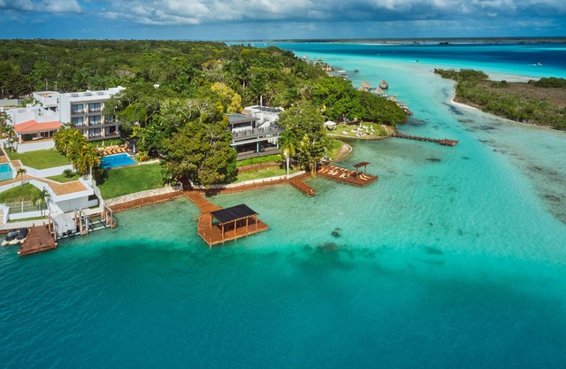 Cristalino Lagoon Front Hotel Restaurant & SPA