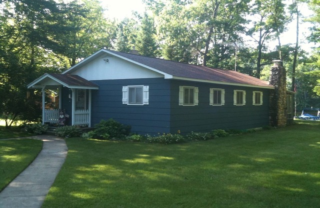 Crivitz Area Cottage on Pristine Sandstone Flowage of the Peshtigo River.