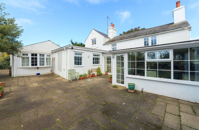 Cronk Breck is a bright and comfortable single level self catering holiday home in Ballaugh, Isle of
