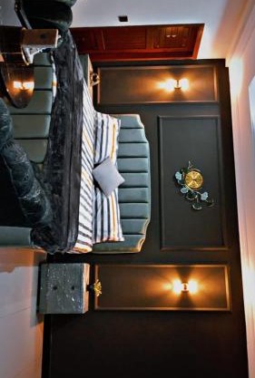 Crown Inn Service Apartments