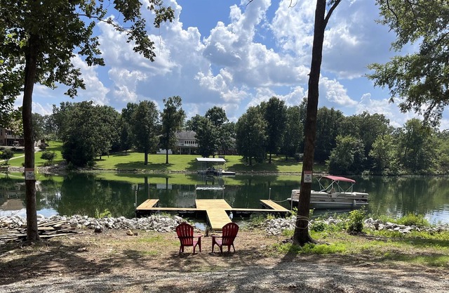 Crown Lake Retreat, Beautiful Lakefront Home