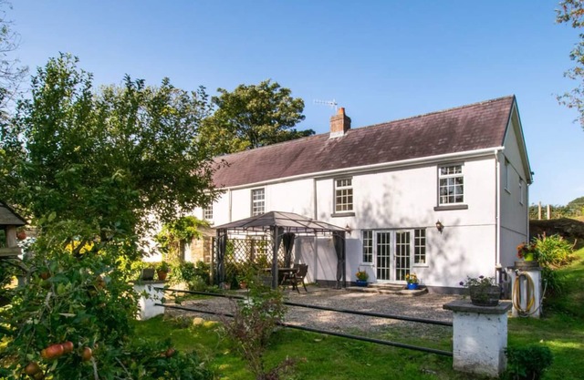Crwcca Farm Cottage in the beautiful Swansea