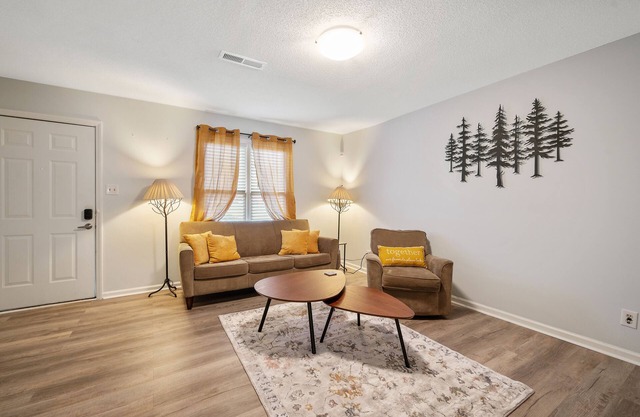 Crystal Pines- 2BD House, 10 Minutes From Duke and Downtown Durham