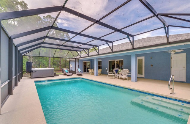 Crystal River Home w/Lanai + Hot Tub