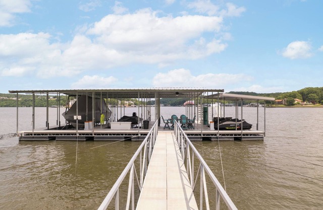 Crystal Springs - Lakefront with Hot Tub!