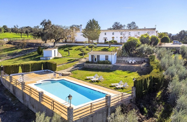 Cubo's Casa Rural Hacienda El Baldio/Dehesa/rural accommodation/pool