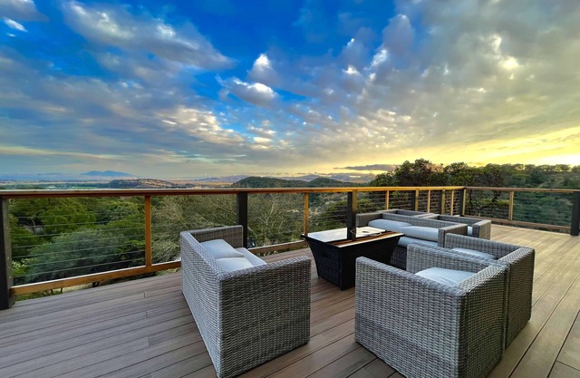 Custom Home! Gorgeous VIEWS! Wine Country, near Napa!