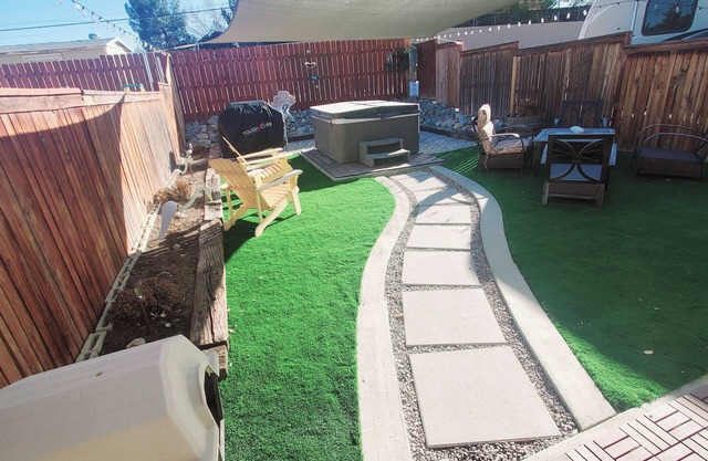 Cute 1 bdrm studio. Perfect to get away from the hustle and bustle of city life.