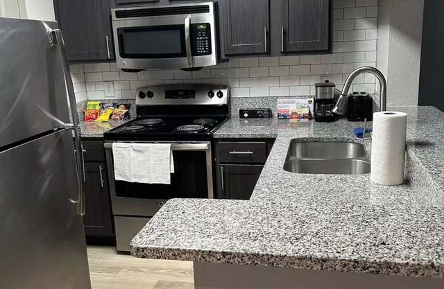 Cute 1 bedroom, 1 bathroom unit with a pool