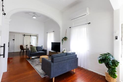 Cute 2-Bed-2 bath Walk to Palmer