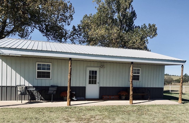Cute 2 bedroom/1 bath house located on ranch 5 miles west of I35.