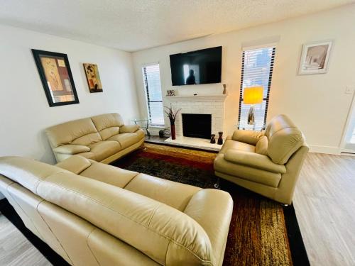 Cute 2 Bedroom 2 Bath 2 mile Strip5