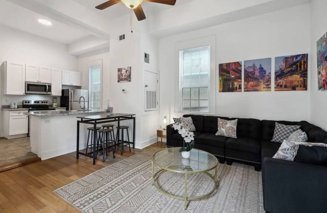 Cute 2bed 1bath, close to French Q, Bourbon St & Frenchmen St. Free street park