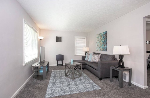 Cute 3Bdrm House | Laundry, Game Room, Backyard