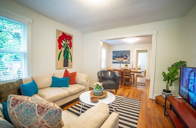Cute And Cozy, Private and Quiet. Central KC