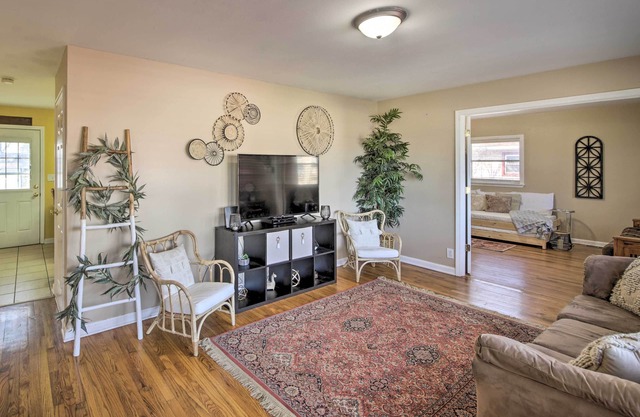 Cute Bohemian Home: 25 Mins to Downtown Indy!