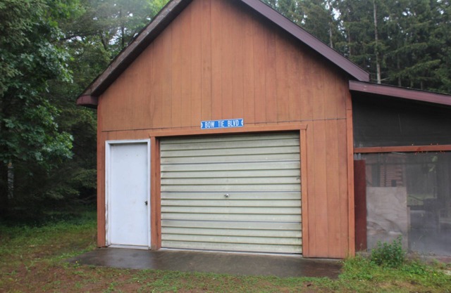 Cute cabin and pole building with bathroom facilities and kitchen area