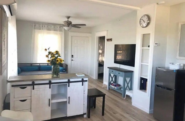 Cute Cottage on 21 Acre Farm