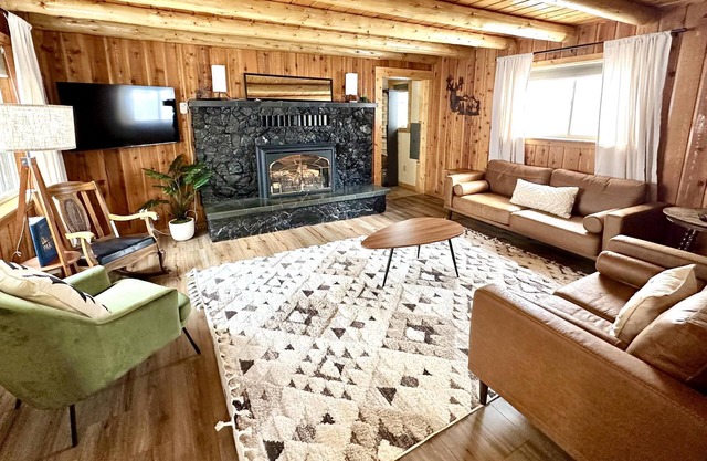 Cute Cozy Cabin in Island Park near Yellowstone