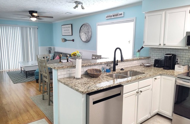 Cute Little River Condo, Newly updated 2 bedrooms 3 beds, sleeps 4-5