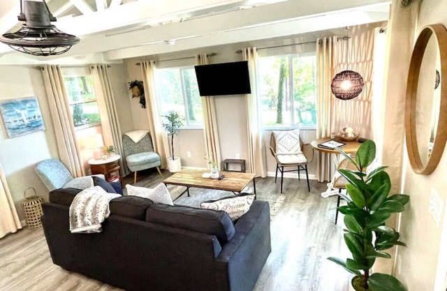 Cutest Cozy Getaway Cottage w/Sunset Lakeview