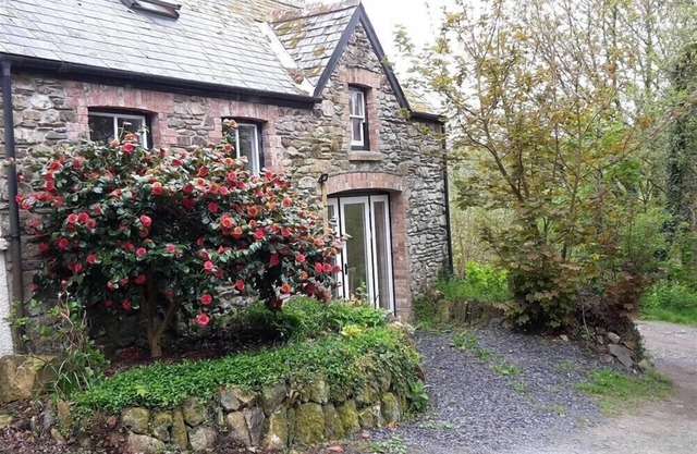 CWMBRANDY COTTAGE, pet friendly, with open fire in Fishguard