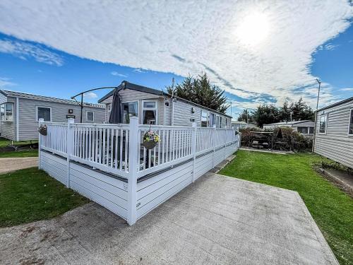 D Area, 2 Bed, 6 Berth Caravan With Decking And Unlimited Wi-Fi Opal Rated 36046D