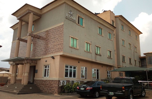 D'Czars Hotel & Suites